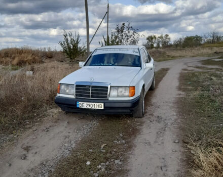 Білий Мерседес Е-Клас, об'ємом двигуна 2 л та пробігом 90 тис. км за 2200 $, фото 2 на Automoto.ua