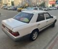Белый Мерседес Е-Класс, объемом двигателя 2.5 л и пробегом 400 тыс. км за 2800 $, фото 1 на Automoto.ua