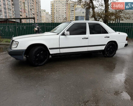 Белый Мерседес Е-Класс, объемом двигателя 3 л и пробегом 400 тыс. км за 2200 $, фото 8 на Automoto.ua