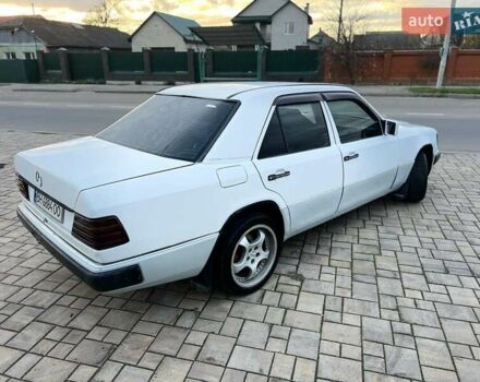 Білий Мерседес Е-Клас, об'ємом двигуна 2.6 л та пробігом 385 тис. км за 1700 $, фото 4 на Automoto.ua