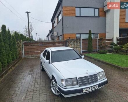 Белый Мерседес Е-Класс, объемом двигателя 2.3 л и пробегом 389 тыс. км за 1900 $, фото 7 на Automoto.ua