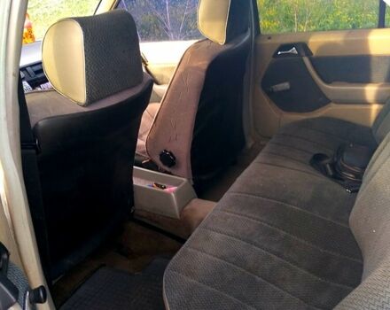 Білий Мерседес Е-Клас, об'ємом двигуна 2 л та пробігом 290 тис. км за 3100 $, фото 5 на Automoto.ua