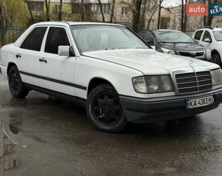 Белый Мерседес Е-Класс, объемом двигателя 3 л и пробегом 400 тыс. км за 2200 $, фото 3 на Automoto.ua