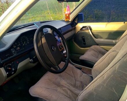 Білий Мерседес Е-Клас, об'ємом двигуна 2 л та пробігом 290 тис. км за 3100 $, фото 1 на Automoto.ua