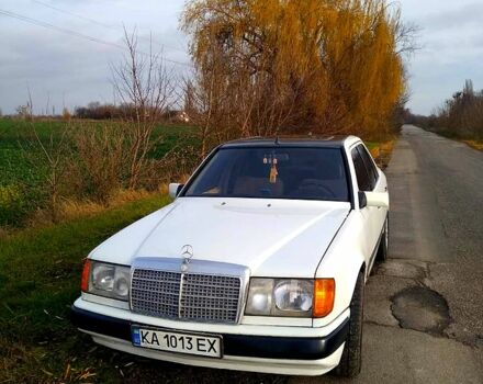 Білий Мерседес Е-Клас, об'ємом двигуна 2 л та пробігом 290 тис. км за 3100 $, фото 3 на Automoto.ua