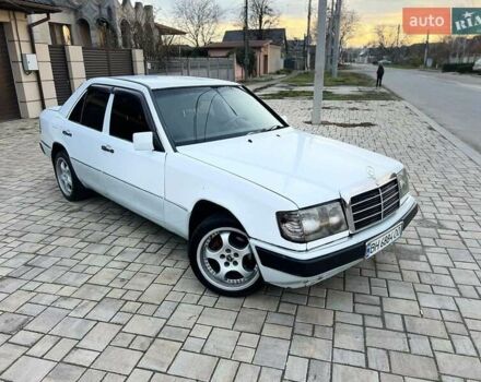 Білий Мерседес Е-Клас, об'ємом двигуна 2.6 л та пробігом 385 тис. км за 1700 $, фото 2 на Automoto.ua