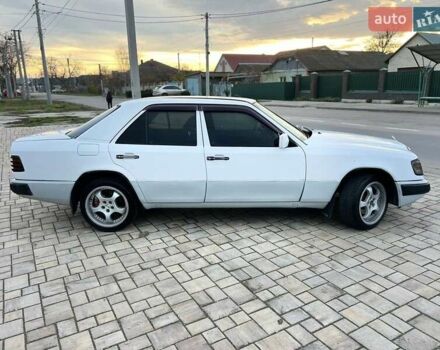 Білий Мерседес Е-Клас, об'ємом двигуна 2.6 л та пробігом 385 тис. км за 1700 $, фото 3 на Automoto.ua