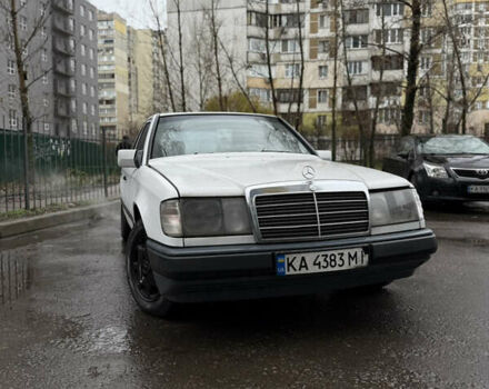 Белый Мерседес Е-Класс, объемом двигателя 3 л и пробегом 400 тыс. км за 2200 $, фото 9 на Automoto.ua