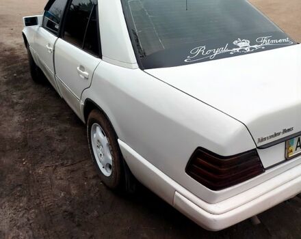 Білий Мерседес Е-Клас, об'ємом двигуна 2.3 л та пробігом 100 тис. км за 2000 $, фото 1 на Automoto.ua