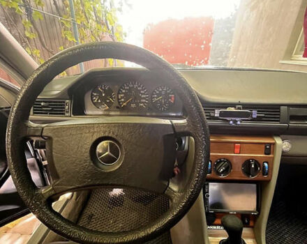 Білий Мерседес Е-Клас, об'ємом двигуна 2.3 л та пробігом 359 тис. км за 2100 $, фото 5 на Automoto.ua