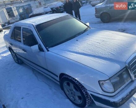 Белый Мерседес Е-Класс, объемом двигателя 2.6 л и пробегом 250 тыс. км за 3000 $, фото 11 на Automoto.ua