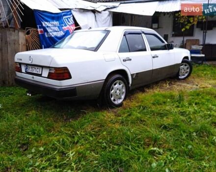 Белый Мерседес Е-Класс, объемом двигателя 2.6 л и пробегом 430 тыс. км за 1450 $, фото 5 на Automoto.ua