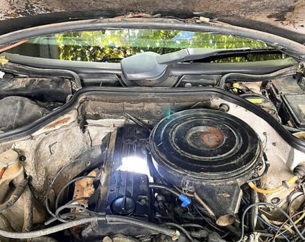 Білий Мерседес Е-Клас, об'ємом двигуна 2.3 л та пробігом 359 тис. км за 2100 $, фото 2 на Automoto.ua