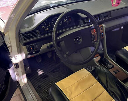 Білий Мерседес Е-Клас, об'ємом двигуна 2.3 л та пробігом 359 тис. км за 2100 $, фото 3 на Automoto.ua