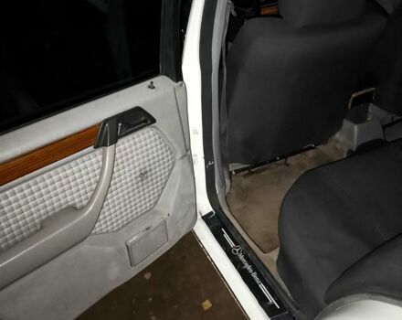 Білий Мерседес Е-Клас, об'ємом двигуна 2.3 л та пробігом 100 тис. км за 2000 $, фото 4 на Automoto.ua