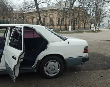 Білий Мерседес Е-Клас, об'ємом двигуна 3 л та пробігом 400 тис. км за 2750 $, фото 6 на Automoto.ua