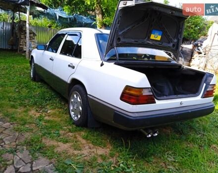 Белый Мерседес Е-Класс, объемом двигателя 2.6 л и пробегом 430 тыс. км за 1450 $, фото 10 на Automoto.ua