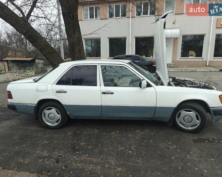 Білий Мерседес Е-Клас, об'ємом двигуна 3 л та пробігом 400 тис. км за 2750 $, фото 22 на Automoto.ua