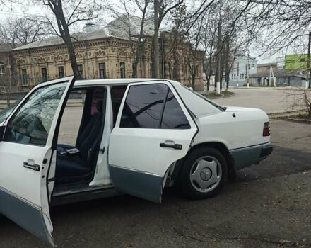 Білий Мерседес Е-Клас, об'ємом двигуна 3 л та пробігом 400 тис. км за 2750 $, фото 5 на Automoto.ua