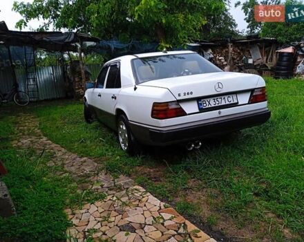 Белый Мерседес Е-Класс, объемом двигателя 2.6 л и пробегом 430 тыс. км за 1450 $, фото 7 на Automoto.ua