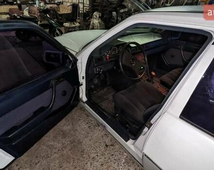 Білий Мерседес Е-Клас, об'ємом двигуна 2 л та пробігом 215 тис. км за 1900 $, фото 8 на Automoto.ua