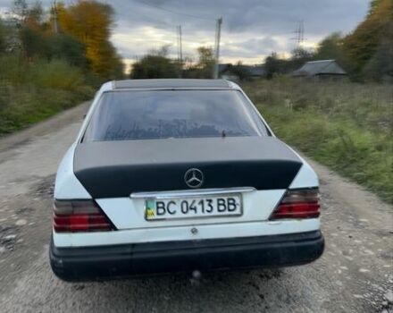 Білий Мерседес Е-Клас, об'ємом двигуна 2.4 л та пробігом 500 тис. км за 1000 $, фото 6 на Automoto.ua