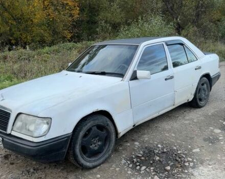 Білий Мерседес Е-Клас, об'ємом двигуна 2.4 л та пробігом 500 тис. км за 1000 $, фото 3 на Automoto.ua