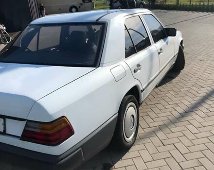 Мерседес Е-Класс 1987 в Тячеве на Automoto.ua Белый Мерседес Е-Класс, объемом двигателя 2.5 л и пробегом 770 тыс. км за 2500 $, фото 5 на Automoto.ua