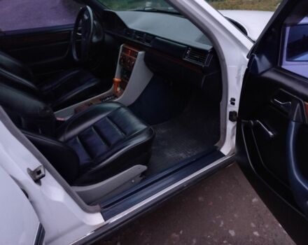 Білий Мерседес Е-Клас, об'ємом двигуна 2.6 л та пробігом 1 тис. км за 2300 $, фото 12 на Automoto.ua