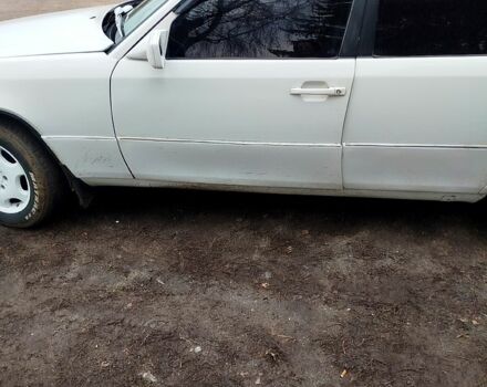 Білий Мерседес Е-Клас, об'ємом двигуна 2.3 л та пробігом 100 тис. км за 2000 $, фото 2 на Automoto.ua