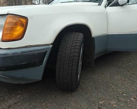 Білий Мерседес Е-Клас, об'ємом двигуна 3 л та пробігом 400 тис. км за 2750 $, фото 24 на Automoto.ua