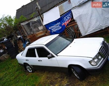 Белый Мерседес Е-Класс, объемом двигателя 2.6 л и пробегом 430 тыс. км за 1450 $, фото 1 на Automoto.ua