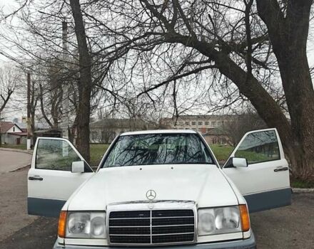 Білий Мерседес Е-Клас, об'ємом двигуна 3 л та пробігом 400 тис. км за 2750 $, фото 2 на Automoto.ua