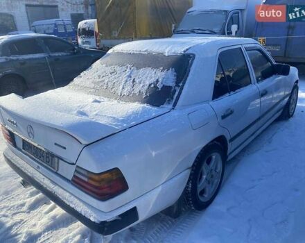 Белый Мерседес Е-Класс, объемом двигателя 2.6 л и пробегом 250 тыс. км за 3000 $, фото 10 на Automoto.ua