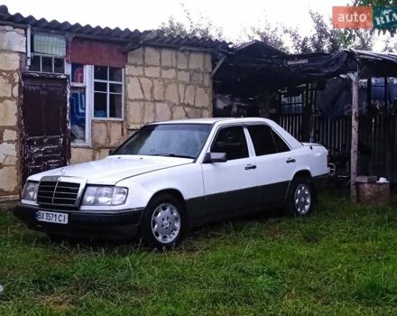 Белый Мерседес Е-Класс, объемом двигателя 2.6 л и пробегом 430 тыс. км за 1450 $, фото 6 на Automoto.ua