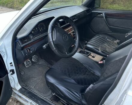 Білий Мерседес Е-Клас, об'ємом двигуна 2.4 л та пробігом 500 тис. км за 1000 $, фото 10 на Automoto.ua