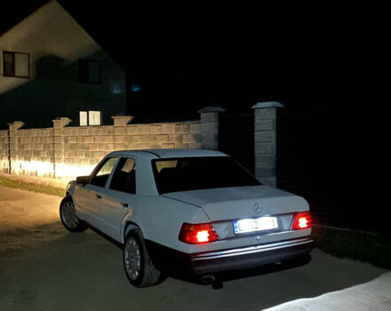 Белый Мерседес Е-Класс, объемом двигателя 2 л и пробегом 467 тыс. км за 3500 $, фото 23 на Automoto.ua