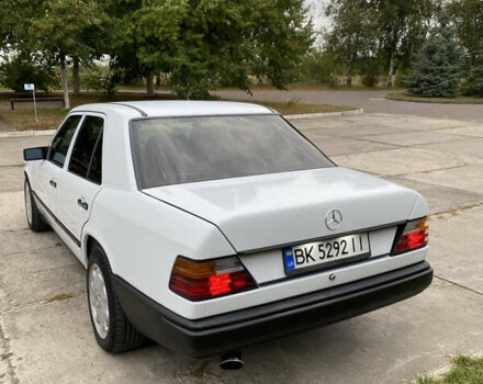 Белый Мерседес Е-Класс, объемом двигателя 2 л и пробегом 467 тыс. км за 3500 $, фото 14 на Automoto.ua