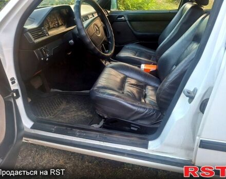 Белый Мерседес Е-Класс, объемом двигателя 2.6 л и пробегом 0 тыс. км за 3000 $, фото 9 на Automoto.ua