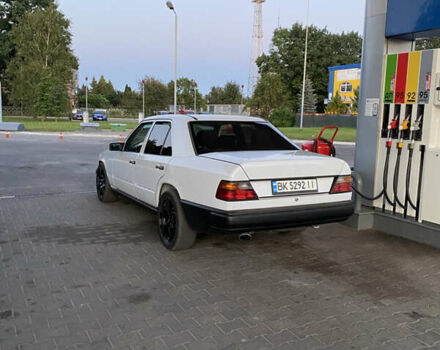 Белый Мерседес Е-Класс, объемом двигателя 2 л и пробегом 467 тыс. км за 3500 $, фото 26 на Automoto.ua