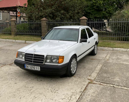 Белый Мерседес Е-Класс, объемом двигателя 2 л и пробегом 467 тыс. км за 3500 $, фото 17 на Automoto.ua