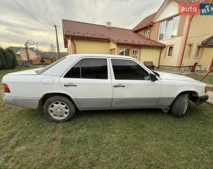 Белый Мерседес Е-Класс, объемом двигателя 2.3 л и пробегом 300 тыс. км за 1750 $, фото 2 на Automoto.ua