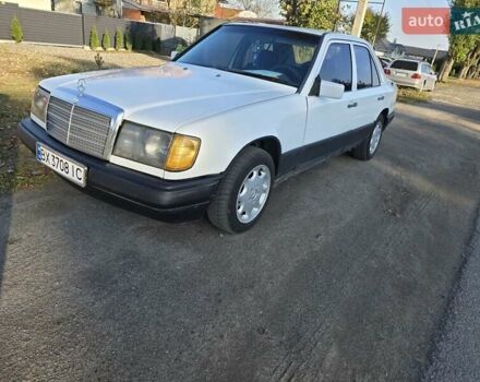 Білий Мерседес Е-Клас, об'ємом двигуна 2 л та пробігом 171 тис. км за 2500 $, фото 6 на Automoto.ua