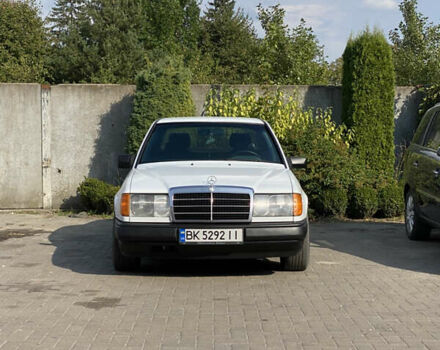 Белый Мерседес Е-Класс, объемом двигателя 2 л и пробегом 467 тыс. км за 3500 $, фото 22 на Automoto.ua