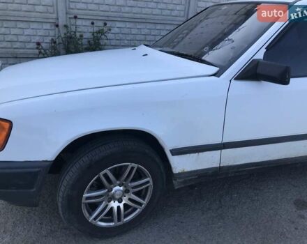 Білий Мерседес Е-Клас, об'ємом двигуна 2.3 л та пробігом 500 тис. км за 2200 $, фото 11 на Automoto.ua