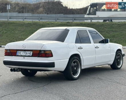 Белый Мерседес Е-Класс, объемом двигателя 2.6 л и пробегом 476 тыс. км за 5700 $, фото 3 на Automoto.ua