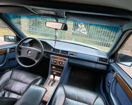 Белый Мерседес Е-Класс, объемом двигателя 2 л и пробегом 467 тыс. км за 3500 $, фото 18 на Automoto.ua