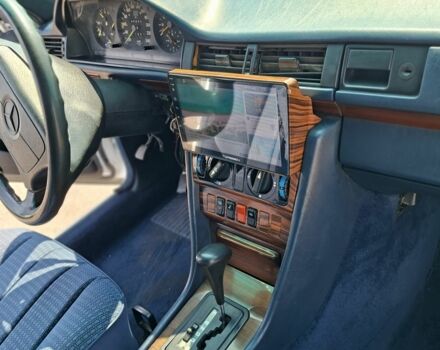 Білий Мерседес Е-Клас, об'ємом двигуна 2.6 л та пробігом 444 тис. км за 7300 $, фото 7 на Automoto.ua