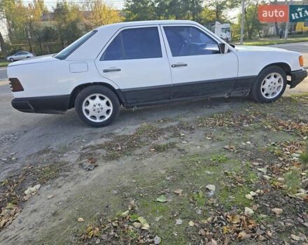 Білий Мерседес Е-Клас, об'ємом двигуна 2 л та пробігом 171 тис. км за 2500 $, фото 11 на Automoto.ua