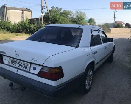 Білий Мерседес Е-Клас, об'ємом двигуна 2.3 л та пробігом 500 тис. км за 2200 $, фото 12 на Automoto.ua